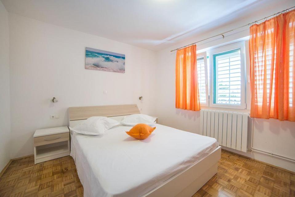 Apartmani Stipan Brela Ngoại thất bức ảnh