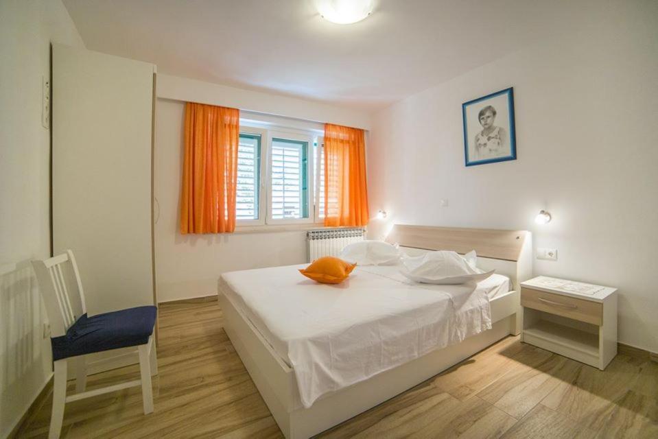 Apartmani Stipan Brela Ngoại thất bức ảnh