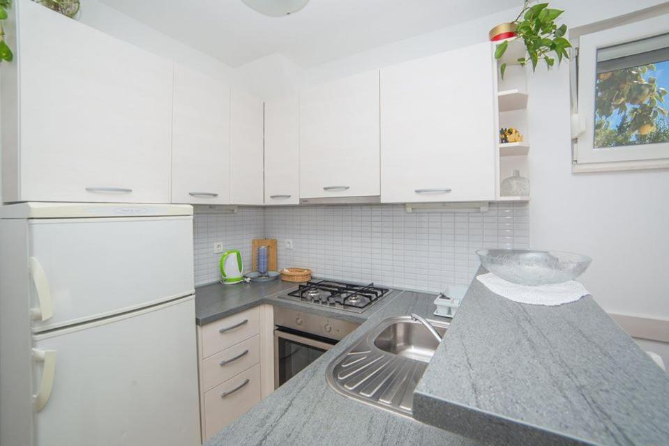 Apartmani Stipan Brela Ngoại thất bức ảnh